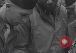 Immagine di Francese libero seconda divisione corazzata e ufficiali navali si incontrano Southampton, Inghilterra, 1944, secondo 20 filmato di repertorio 65675079383