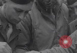 Immagine di Francese libero seconda divisione corazzata e ufficiali navali si incontrano Southampton, Inghilterra, 1944, secondo 22 filmato di repertorio 65675079383