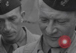 Immagine di Francese libero seconda divisione corazzata e ufficiali navali si incontrano Southampton, Inghilterra, 1944, secondo 26 filmato di repertorio 65675079383