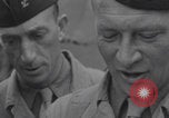 Immagine di Francese libero seconda divisione corazzata e ufficiali navali si incontrano Southampton, Inghilterra, 1944, secondo 29 filmato di repertorio 65675079383
