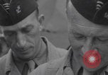 Immagine di Francese libero seconda divisione corazzata e ufficiali navali si incontrano Southampton, Inghilterra, 1944, secondo 32 filmato di repertorio 65675079383