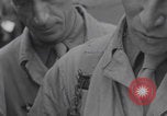Immagine di Francese libero seconda divisione corazzata e ufficiali navali si incontrano Southampton, Inghilterra, 1944, secondo 35 filmato di repertorio 65675079383