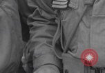 Immagine di Francese libero seconda divisione corazzata e ufficiali navali si incontrano Southampton, Inghilterra, 1944, secondo 38 filmato di repertorio 65675079383