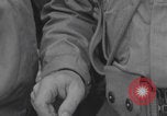 Immagine di Francese libero seconda divisione corazzata e ufficiali navali si incontrano Southampton, Inghilterra, 1944, secondo 39 filmato di repertorio 65675079383