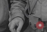 Immagine di Francese libero seconda divisione corazzata e ufficiali navali si incontrano Southampton, Inghilterra, 1944, secondo 40 filmato di repertorio 65675079383