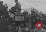 Immagine di Francese libero seconda divisione corazzata e ufficiali navali si incontrano Southampton, Inghilterra, 1944, secondo 52 filmato di repertorio 65675079383