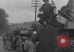 Immagine di Francese libero seconda divisione corazzata e ufficiali navali si incontrano Southampton, Inghilterra, 1944, secondo 57 filmato di repertorio 65675079383
