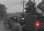 Immagine di Francese libero seconda divisione corazzata e ufficiali navali si incontrano Southampton, Inghilterra, 1944, secondo 58 filmato di repertorio 65675079383