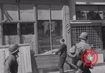 Image Affiche Hitler brûlée par les Français La Ferte France, 1944, de la seconde 5 séquences d'archives historiques vidéo 65675079395