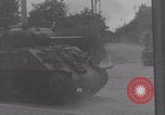 Immagine di M4 Sherman Tank Street lotta WW2 Antony Francia, 1944, secondo 12 filmato di repertorio 65675079399