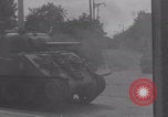 Immagine di M4 Sherman Tank Street lotta WW2 Antony Francia, 1944, secondo 17 filmato di repertorio 65675079399