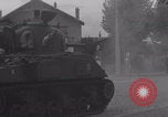 Immagine di M4 Sherman Tank Street lotta WW2 Antony Francia, 1944, secondo 20 filmato di repertorio 65675079399