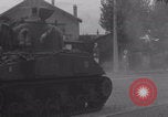 Immagine di M4 Sherman Tank Street lotta WW2 Antony Francia, 1944, secondo 21 filmato di repertorio 65675079399