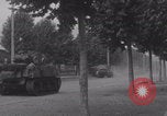 Immagine di M4 Sherman Tank Street lotta WW2 Antony Francia, 1944, secondo 27 filmato di repertorio 65675079399