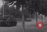 Immagine di M4 Sherman Tank Street lotta WW2 Antony Francia, 1944, secondo 28 filmato di repertorio 65675079399
