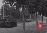 Immagine di M4 Sherman Tank Street lotta WW2 Antony Francia, 1944, secondo 30 filmato di repertorio 65675079399