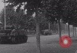 Immagine di M4 Sherman Tank Street lotta WW2 Antony Francia, 1944, secondo 32 filmato di repertorio 65675079399