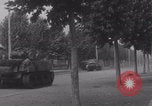 Immagine di M4 Sherman Tank Street lotta WW2 Antony Francia, 1944, secondo 33 filmato di repertorio 65675079399