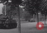 Immagine di M4 Sherman Tank Street lotta WW2 Antony Francia, 1944, secondo 34 filmato di repertorio 65675079399
