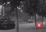 Immagine di M4 Sherman Tank Street lotta WW2 Antony Francia, 1944, secondo 36 filmato di repertorio 65675079399
