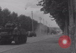 Immagine di M4 Sherman Tank Street lotta WW2 Antony Francia, 1944, secondo 37 filmato di repertorio 65675079399