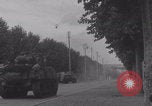 Immagine di M4 Sherman Tank Street lotta WW2 Antony Francia, 1944, secondo 42 filmato di repertorio 65675079399