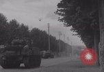 Immagine di M4 Sherman Tank Street lotta WW2 Antony Francia, 1944, secondo 46 filmato di repertorio 65675079399