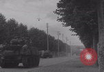Immagine di M4 Sherman Tank Street lotta WW2 Antony Francia, 1944, secondo 48 filmato di repertorio 65675079399