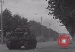 Immagine di M4 Sherman Tank Street lotta WW2 Antony Francia, 1944, secondo 52 filmato di repertorio 65675079399