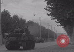 Immagine di M4 Sherman Tank Street lotta WW2 Antony Francia, 1944, secondo 55 filmato di repertorio 65675079399