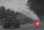 Immagine di M4 Sherman Tank Street lotta WW2 Antony Francia, 1944, secondo 56 filmato di repertorio 65675079399