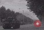 Immagine di M4 Sherman Tank Street lotta WW2 Antony Francia, 1944, secondo 57 filmato di repertorio 65675079399