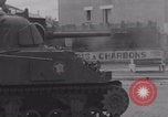 Immagine di M4 Sherman Tank Street lotta WW2 Antony Francia, 1944, secondo 58 filmato di repertorio 65675079399