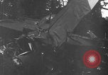 Standbild Bomberwrack Europa, 1944, aus Sekunde 23 historischem Filmmaterial Videoclip 65675079425