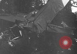 Standbild Bomberwrack Europa, 1944, aus Sekunde 27 historischem Filmmaterial Videoclip 65675079425