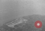 Standbild Bomberwrack Europa, 1944, aus Sekunde 47 historischem Filmmaterial Videoclip 65675079425