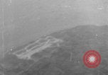 Standbild Bomberwrack Europa, 1944, aus Sekunde 52 historischem Filmmaterial Videoclip 65675079425
