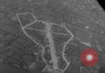 Standbild Bomberwrack Europa, 1944, aus Sekunde 59 historischem Filmmaterial Videoclip 65675079425