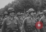 Standbild Truppen Parade Paris Befreiung Paris Frankreich, 1944, aus Sekunde 9 historischem Filmmaterial Videoclip 65675079428