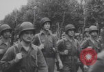 Standbild Truppen Parade Paris Befreiung Paris Frankreich, 1944, aus Sekunde 11 historischem Filmmaterial Videoclip 65675079428