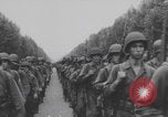 Standbild Truppen Parade Paris Befreiung Paris Frankreich, 1944, aus Sekunde 14 historischem Filmmaterial Videoclip 65675079428