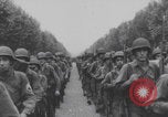 Standbild Truppen Parade Paris Befreiung Paris Frankreich, 1944, aus Sekunde 15 historischem Filmmaterial Videoclip 65675079428