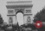 Standbild Truppen Parade Paris Befreiung Paris Frankreich, 1944, aus Sekunde 23 historischem Filmmaterial Videoclip 65675079428