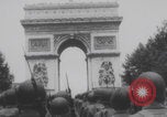 Standbild Truppen Parade Paris Befreiung Paris Frankreich, 1944, aus Sekunde 24 historischem Filmmaterial Videoclip 65675079428