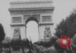 Standbild Truppen Parade Paris Befreiung Paris Frankreich, 1944, aus Sekunde 25 historischem Filmmaterial Videoclip 65675079428