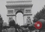 Standbild Truppen Parade Paris Befreiung Paris Frankreich, 1944, aus Sekunde 26 historischem Filmmaterial Videoclip 65675079428