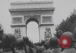 Standbild Truppen Parade Paris Befreiung Paris Frankreich, 1944, aus Sekunde 27 historischem Filmmaterial Videoclip 65675079428