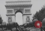 Standbild Truppen Parade Paris Befreiung Paris Frankreich, 1944, aus Sekunde 28 historischem Filmmaterial Videoclip 65675079428