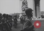 Standbild Truppen Parade Paris Befreiung Paris Frankreich, 1944, aus Sekunde 31 historischem Filmmaterial Videoclip 65675079428