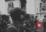 Standbild Truppen Parade Paris Befreiung Paris Frankreich, 1944, aus Sekunde 33 historischem Filmmaterial Videoclip 65675079428